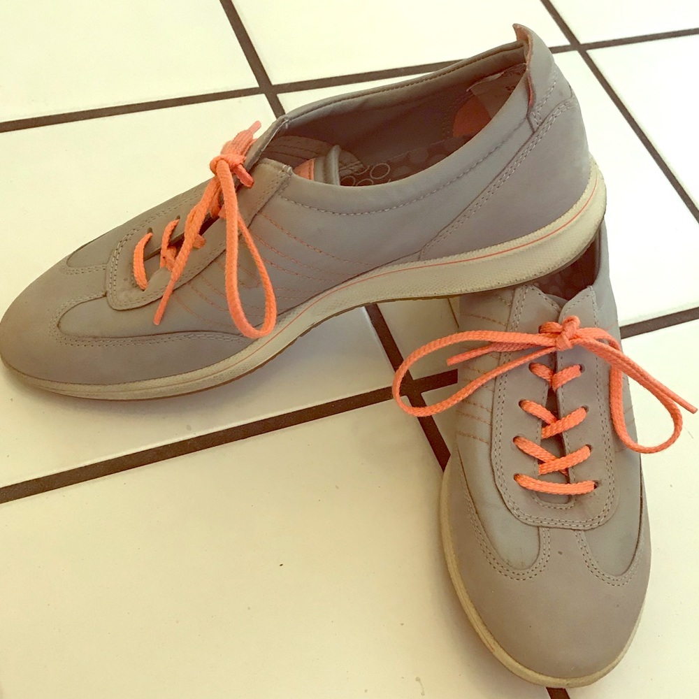 Ecco women’s tennis shoes (8) NWT